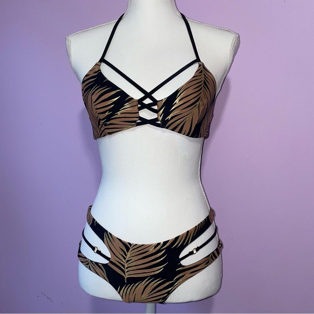 Beach Bunny Reversible Bikini Set Women L Swimwear Cut Out Halter Tropical Leaf
